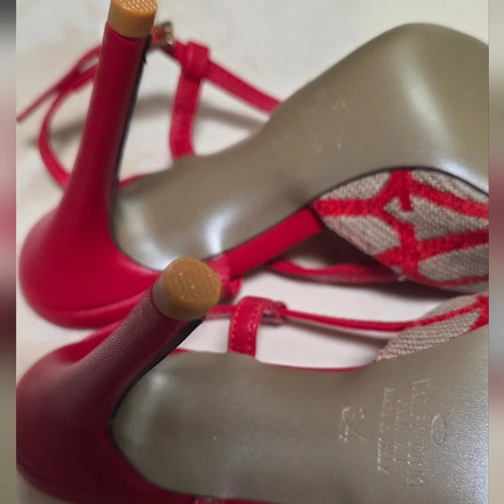 New Valentino Garavani Red and Cream Slingback Heels - Copy